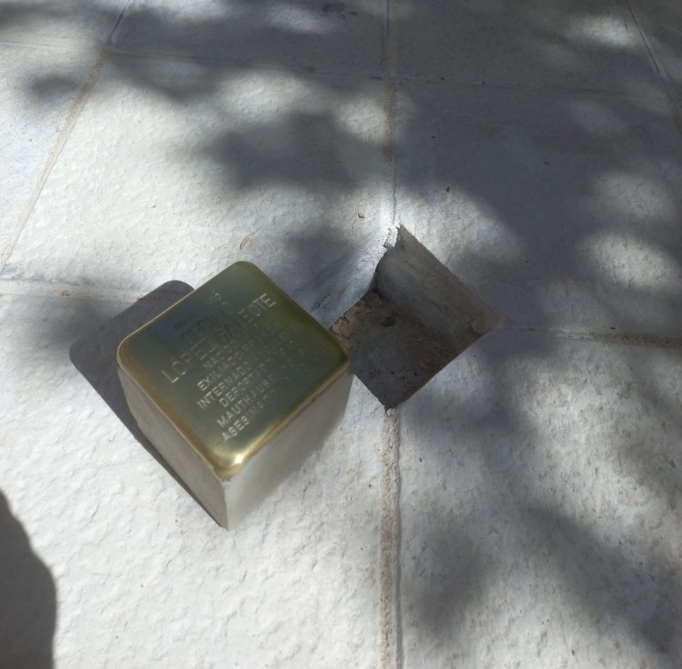 "Stopersteine" en honor a Cecilio López Galeote